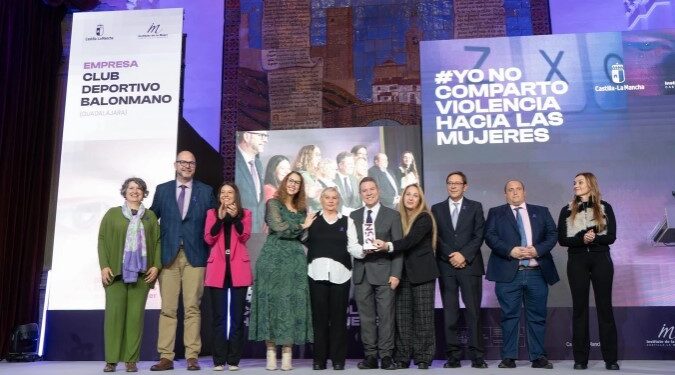 Balonmano Guadalajara Reconocido por su Compromiso con la Igualdad y la Lucha contra la Violencia Machista en el 25N