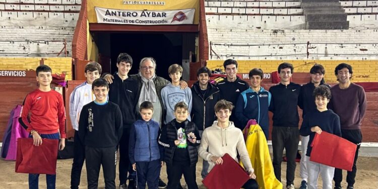 Cid de María vuelve a la Escuela Taurina de Guadalajara con un gesto de generosidad hacia los alumnos