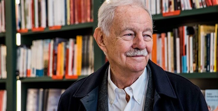 Eduardo Mendoza Premio Princesa de Asturias de las Letras 2025: 10 libros imprescindibles para su inmortalidad literaria