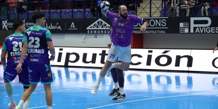 El SANICENTRO BM Guadalajara sucumbe por 33-29 ante el Cajasol Ángel Ximénez Puente Genil