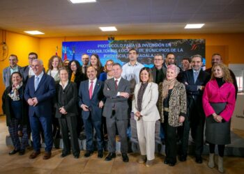 García-Page firma un protocolo para mejorar 38 consultorios en Guadalajara y aboga por una financiación autonómica justa