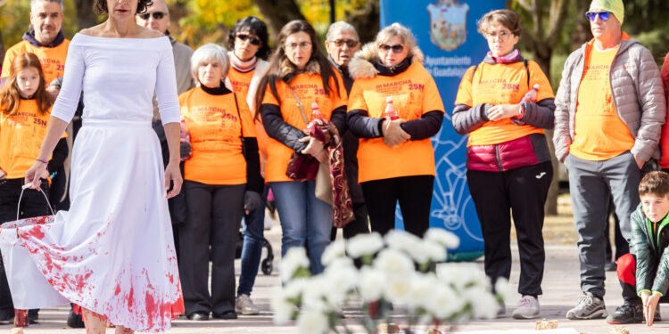 Guadalajara se vuelca en la III Marcha Popular contra la violencia de género por el 25N