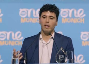 Kike Collada, Político del Año 2025: El joven alcalde de El Recuenco que inspira a la juventud global