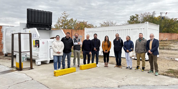 La Mancomunidad Vega del Henares presenta su nueva compactadora de cartón para optimizar la gestión de residuos