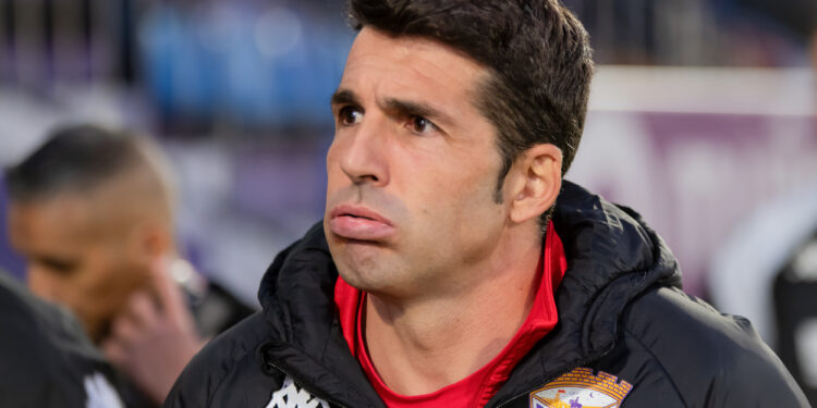 Pere-Marti-entrenador-CD-Guadalajara-en-tension