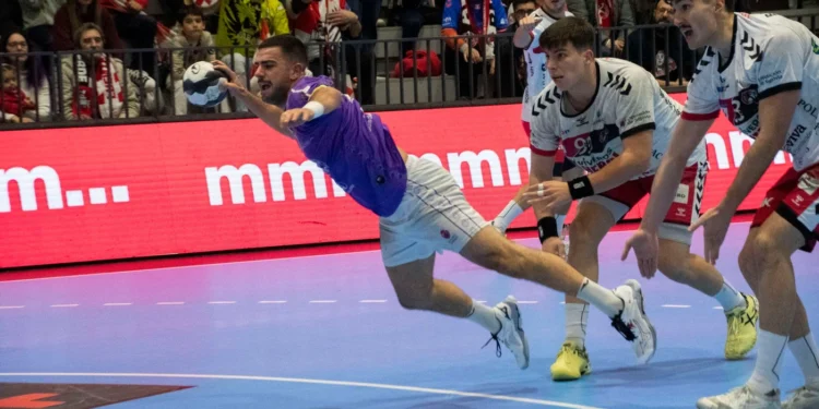 SANICENTRO BM Guadalajara logra una victoria agónica en Nava de la Asunción (29-30) en la Liga NEXUS ENERGÍA ASOBAL