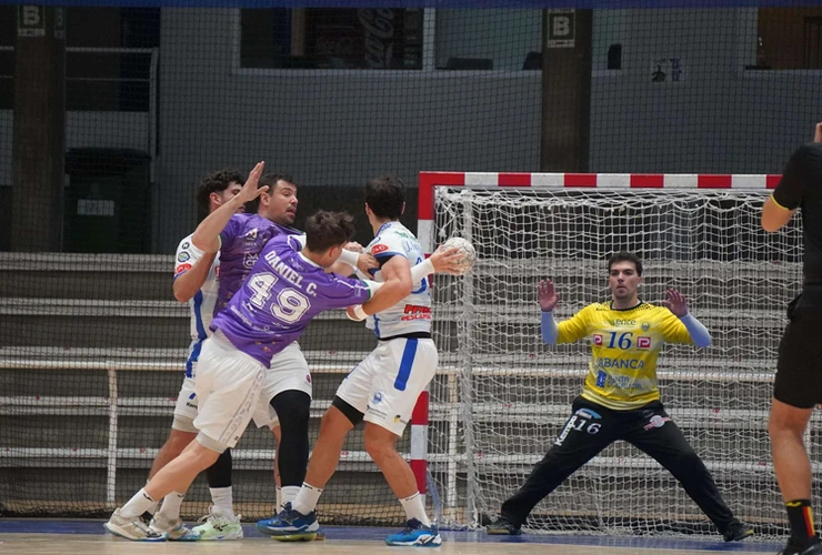 El SANICENTRO BM Guadalajara vence con autoridad al Club Cisne Colegio Los Sauces en la Copa del Rey