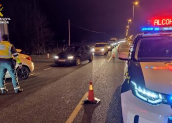 Mujer Investigada por Sextuplicar la Tasa de Alcoholemia Tras Provocar Accidente en la A-2