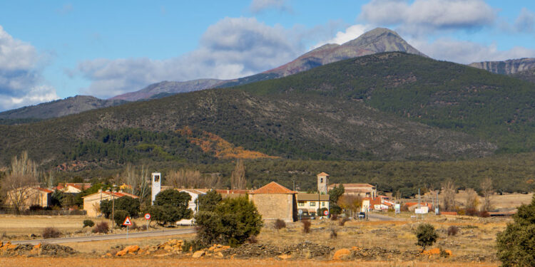 Tamajón inicia las obras de pavimentación de la calle Enmedio con una inversión de 200.000 euros