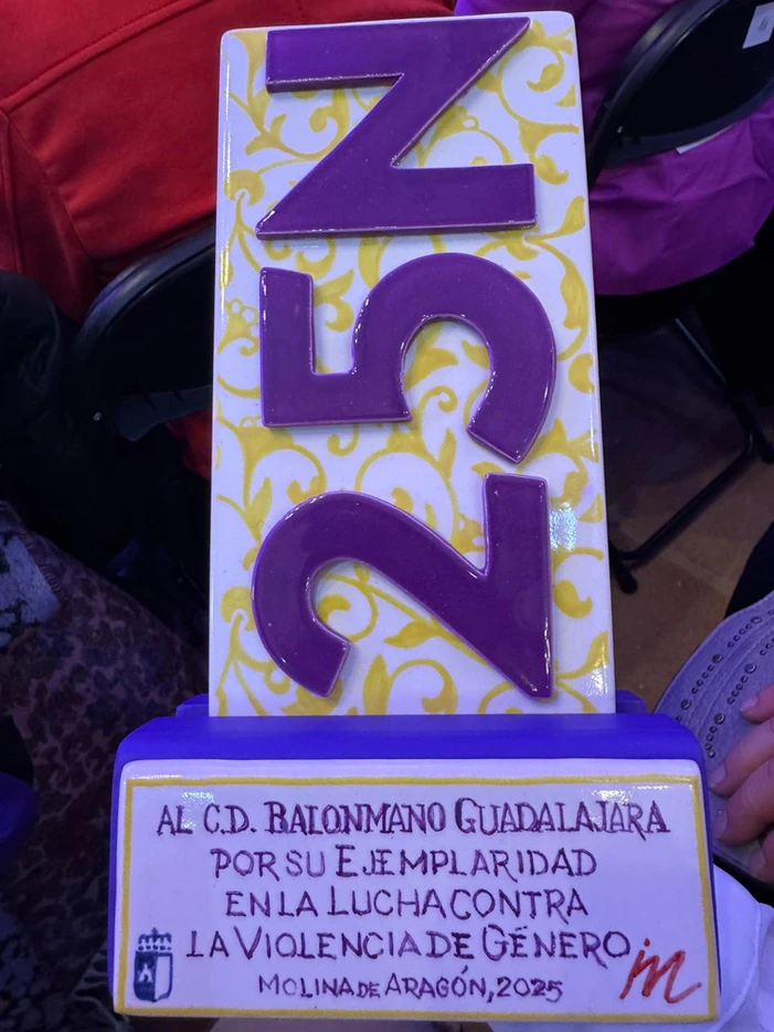 El Balonmano Guadalajara, Reconocido por su Compromiso con la Igualdad y la Lucha contra la Violencia Machista en el 25N