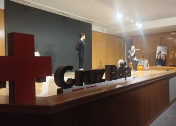 Cruz Roja Guadalajara sensibiliza sobre la violencia contra las mujeres con la obra “Aves Migratorias”