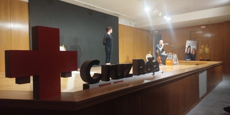 Cruz Roja Guadalajara sensibiliza sobre la violencia contra las mujeres con la obra “Aves Migratorias”