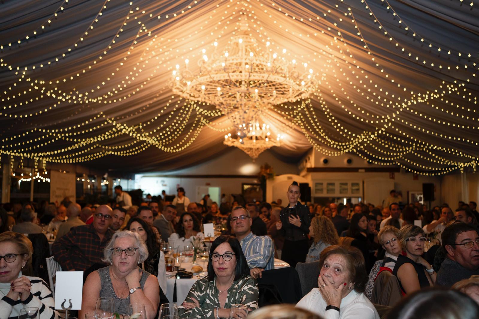La VII Cena Benéfica de “Proyecto Yunquera” reúne a 320 asistentes en una noche cargada de solidaridad y reconocimiento