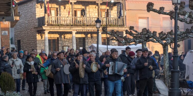 La Ronda de Azuqueca Gana el XXXV Certamen de Rondas de Torija: Éxito Histórico en la Edición Navideña
