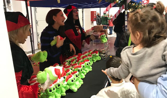 ACEPA recauda 1.300 euros para Nipace con su campaña “Buscando a Keka” en Azuqueca: Navidad solidaria en el comercio local