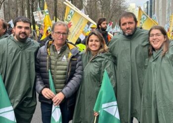 APAG protesta en Bruselas contra los recortes de la PAC y el acuerdo comercial con Mercosur
