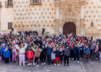 Inauguración del Bosque del Reciclaje Escolar en Guadalajara: Más de 3500 Escolares Participan en la Creación de Árboles Navideños Sostenibles