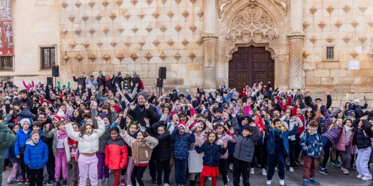 Inauguración del Bosque del Reciclaje Escolar en Guadalajara: Más de 3500 Escolares Participan en la Creación de Árboles Navideños Sostenibles