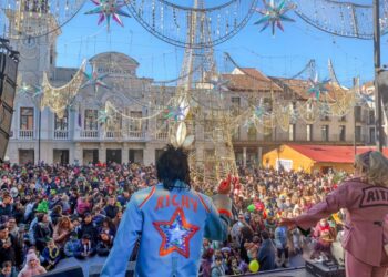 Campanadas Infantiles en la Plaza Mayor de Guadalajara reúnen a cientos de familias para despedir el año