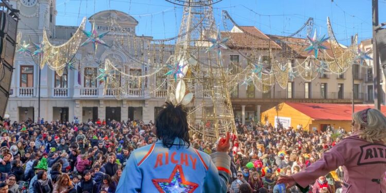 Campanadas Infantiles en la Plaza Mayor de Guadalajara reúnen a cientos de familias para despedir el año