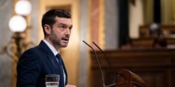 El Congreso aprueba la ley que protege los derechos de los consumidores y mejora la atención al cliente