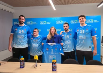 Sanicentro BM Guadalajara estrena equipación azul para partido clave contra Bada Huesca en Liga ASOBAL