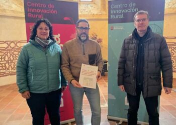 Firma del contrato para la rehabilitación del antiguo Ayuntamiento de Fuentes de la Alcarria: recuperación del patrimonio