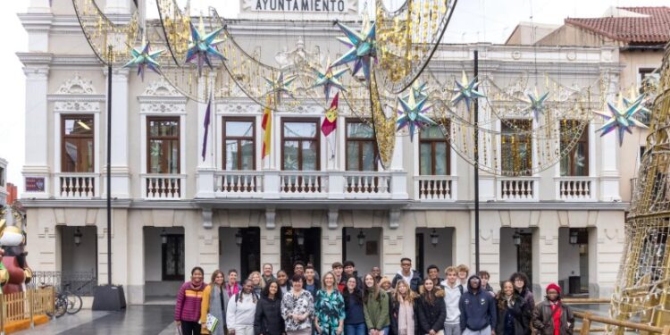 La alcaldesa Ana Guarinos recibe a estudiantes de Baltimore en Guadalajara