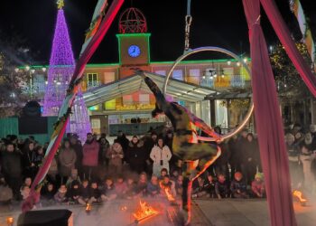 Mercado Navideño de Fantasía en Cabanillas del Campo: Magia, Fuego y Acrobacias