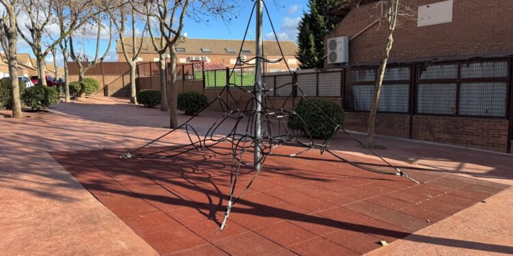 Renovación del Parque Infantil frente al CAI Las Setitas en Quer con una Inversión de 25.987,17 €