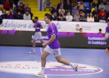 SANICENTRO BM Guadalajara Logra su Primera Victoria en Casa Ante el Bada Huesca en la Liga NEXUS ENERGÍA ASOBAL