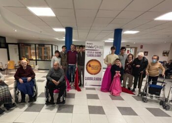 La Escuela Taurina de Guadalajara lleva el toreo de salón a la Residencia Virgen de la Salud en una jornada cargada de emoción