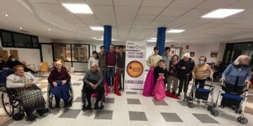 La Escuela Taurina de Guadalajara lleva el toreo de salón a la Residencia Virgen de la Salud en una jornada cargada de emoción