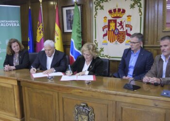 Alovera firma concesión para construir playa urbana y centro ocio acuático, inversión de 20 millones