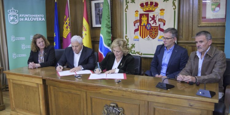 Alovera firma concesión para construir playa urbana y centro ocio acuático, inversión de 20 millones