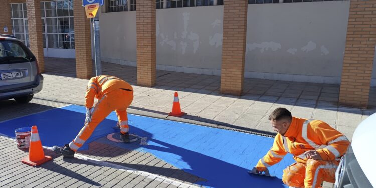 Alovera Invierte 41.600 Euros en la Renovación de 150 Plazas de Movilidad Reducida para Mejorar la Accesibilidad