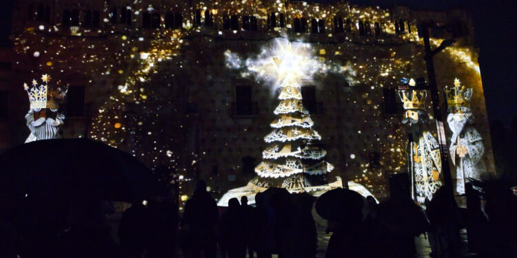 El videomapping “Guadalajara, Corazón de la Navidad” ilumina el Palacio del Infantado