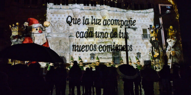 El videomapping “Guadalajara, Corazón de la Navidad” ilumina el Palacio del Infantado