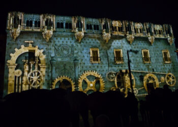 El videomapping “Guadalajara, Corazón de la Navidad” ilumina el Palacio del Infantado