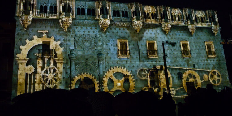 El videomapping “Guadalajara, Corazón de la Navidad” ilumina el Palacio del Infantado