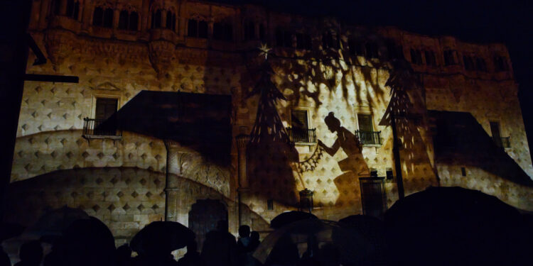 El videomapping “Guadalajara, Corazón de la Navidad” ilumina el Palacio del Infantado
