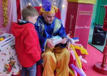 Abrió Cabanilandia 2026 con hinchables infantiles y el Cartero Real en el Frontón Municipal