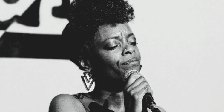 Astrid Jones abre la sexta edición de Las Noches Acústicas de Cabanillas