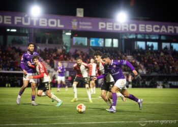 Ablanque tira de orgullo y el Dépor rescata un punto ante el Cacereño en el Pedro Escartín