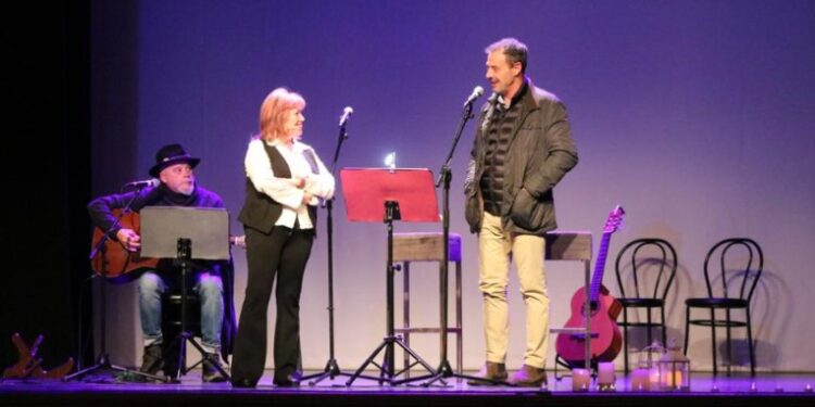 Ágora de la Poesía de Guadalajara reúne a 30 autores y músicos en el Teatro Moderno