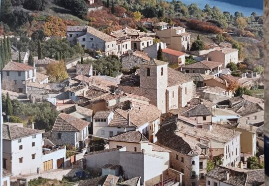 El Ayuntamiento de Alocén entrega a sus vecinos un precioso calendario 2026