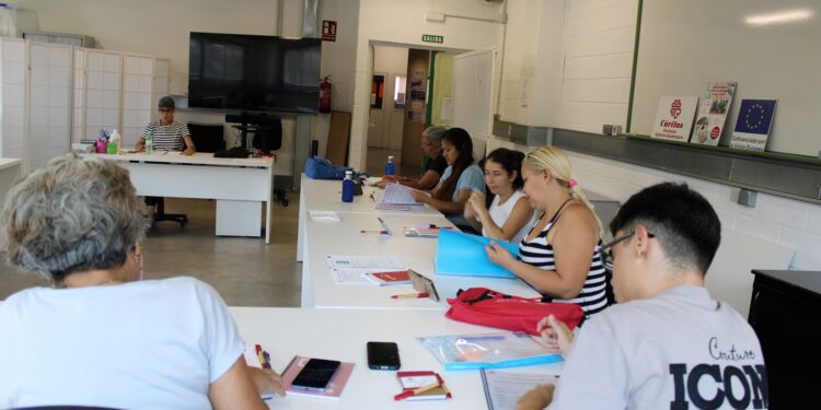 Nuevo curso de limpieza de Cáritas en Guadalajara orientado a la inserción laboral