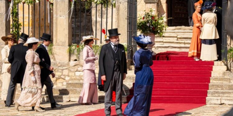 La Promesa elige Cogolludo para rodar una escena clave de la serie en la iglesia de Santa María