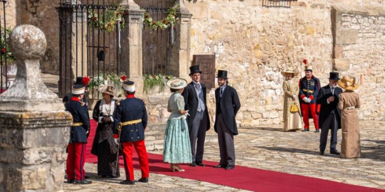 La Promesa elige Cogolludo para rodar una escena clave de la serie en la iglesia de Santa María