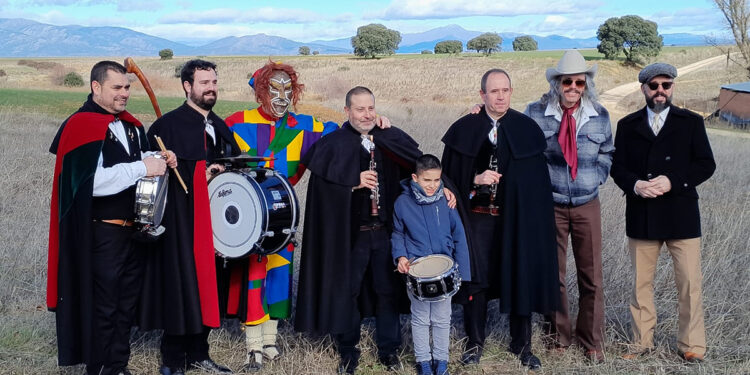 La Botarga de Villaseca de Uceda consolida su renacimiento con tradición, solidaridad y folk en Guadalajara